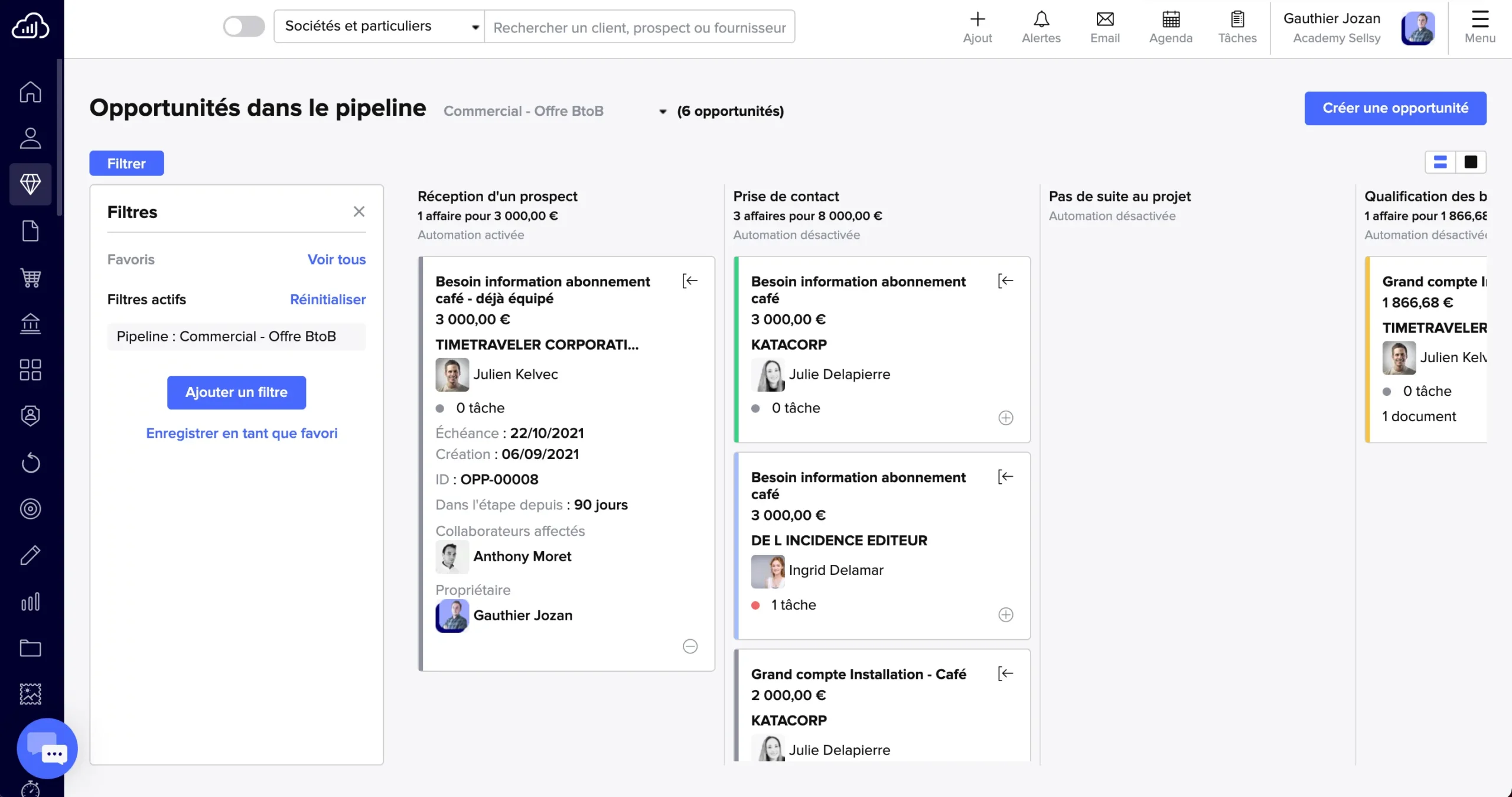 Interface Sellsy avec tableau de bord commercial, pipeline et module de facturation